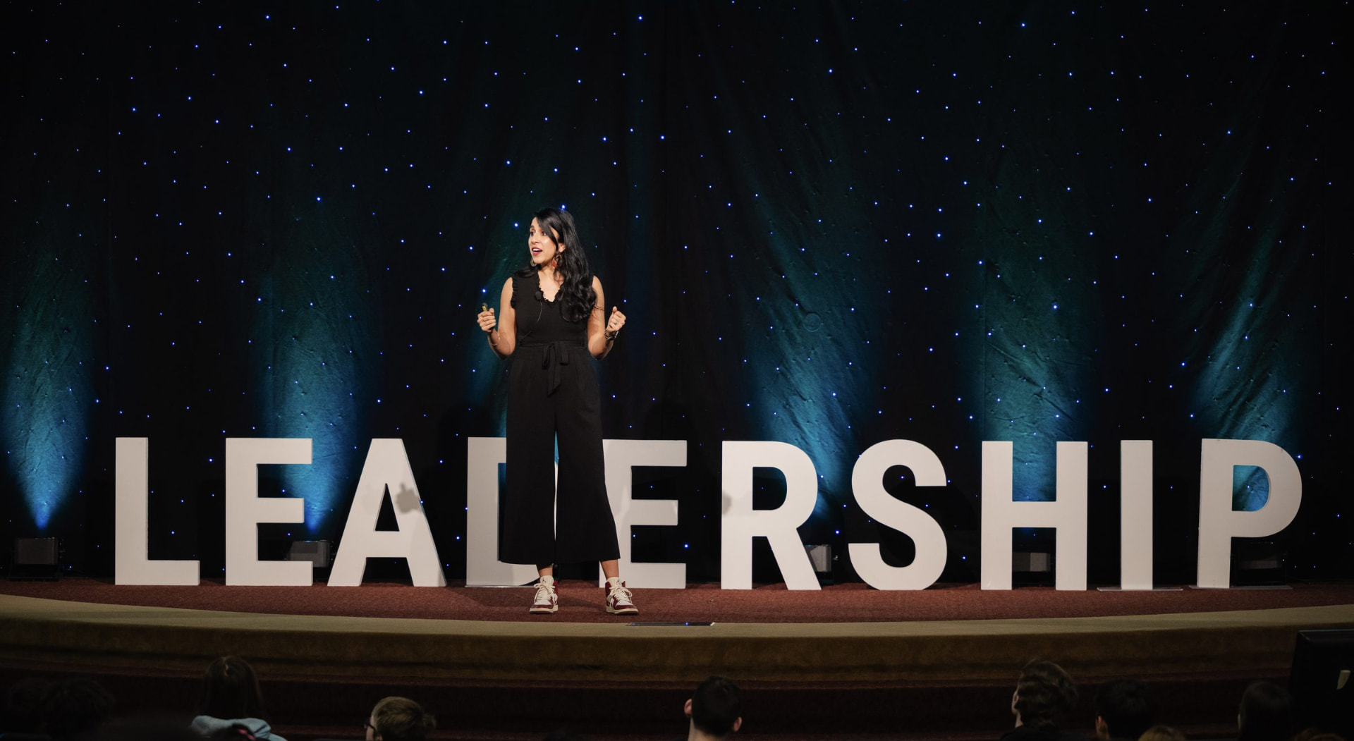 Henna Pryor delivering a keynote at a leadership summit